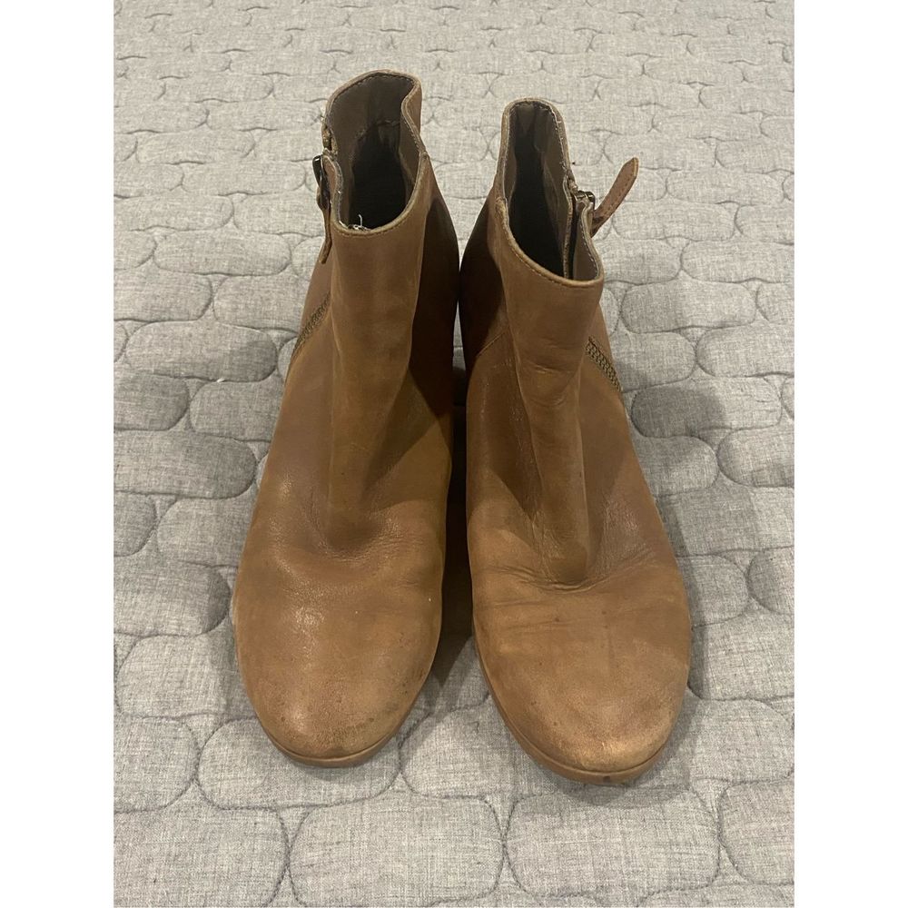 Ladies leather ankle boots by Crown Vintage.  Size 7 1/2 - Picture 3 of 8